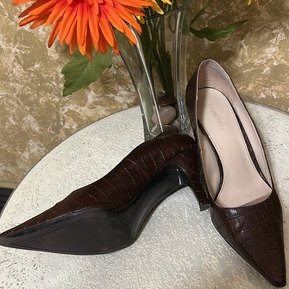 Shoes has some wear, but still in good condition. - Picture 4 of 4